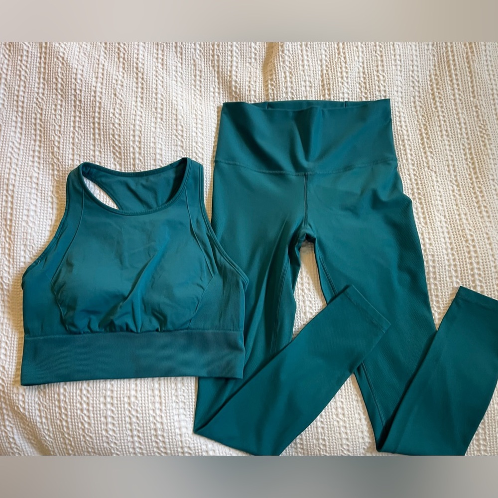 Womens Lululemon leggings & top 2 pc set size 8 - worn once - EUC color; Teal